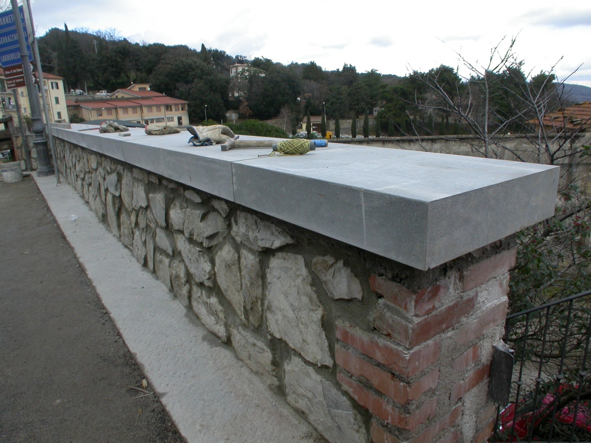 Cymatium Molding of Pietra Macigno of Greve Comune di Monteverdi Marittimo