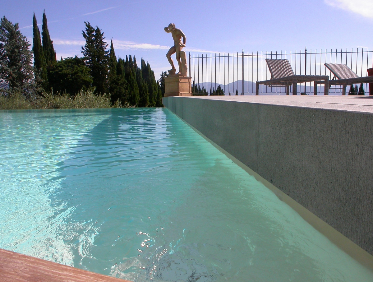 Pool Copings of Pietra Macigno finishing hammered