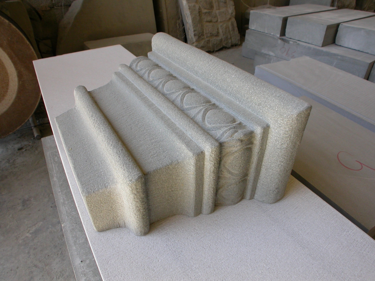 COLUMNS E CAPITALS