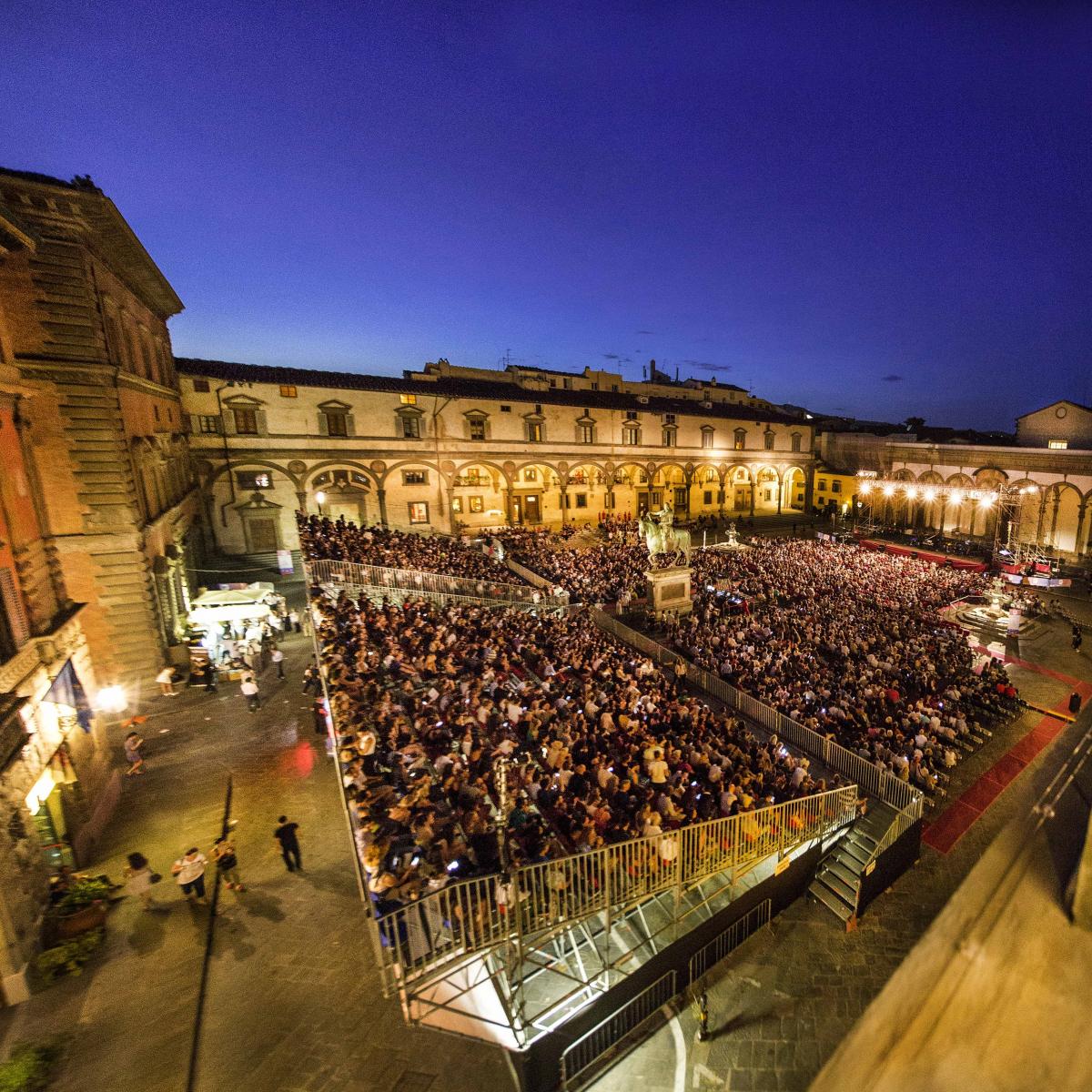 Spettacolo in Piazza Santissima Annunziata